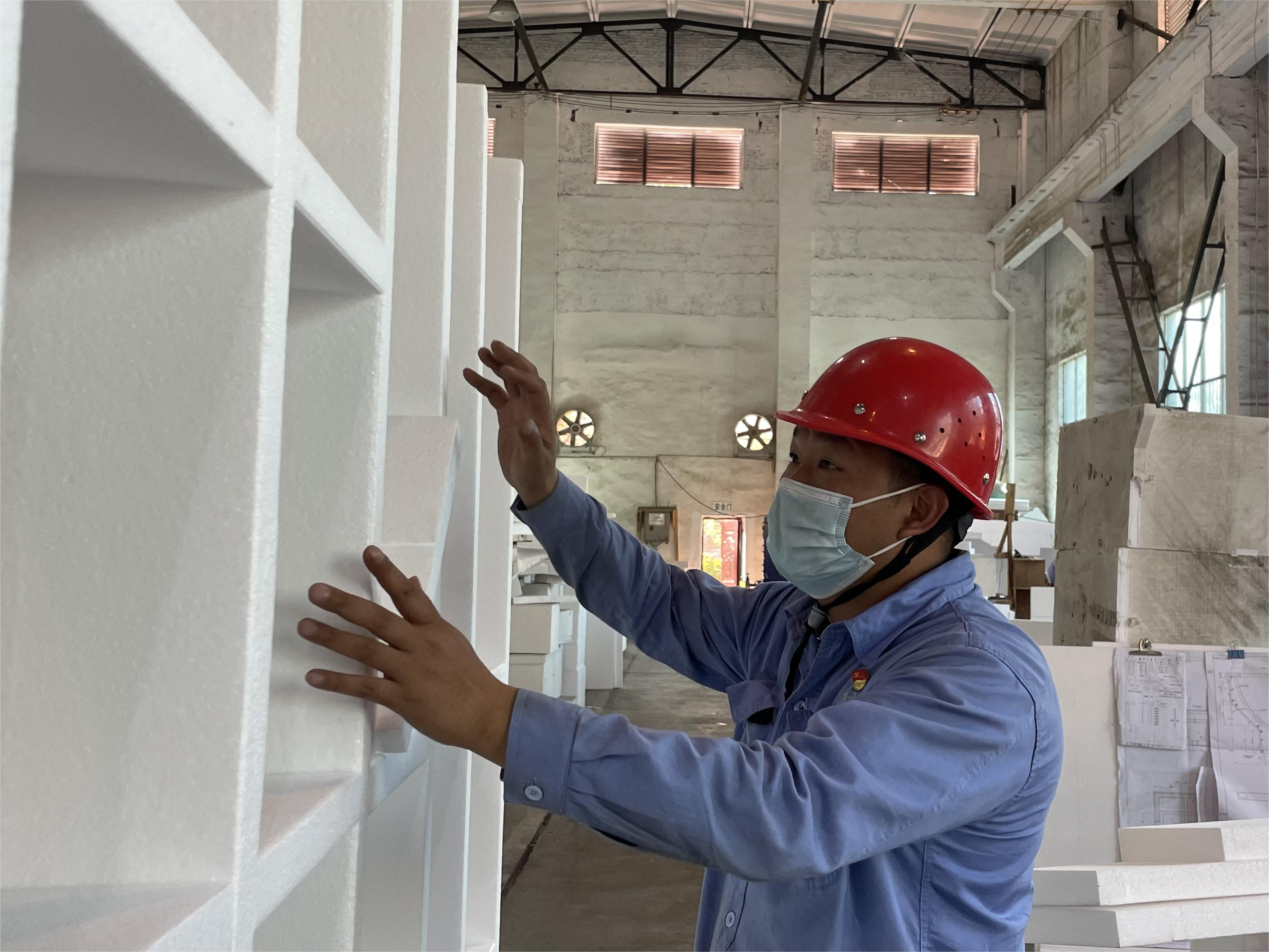 【身邊榜樣】雷建偉：扎根一線(xiàn)深耕耘，力行匠人“?！背霾?></div>
                    <div   id=